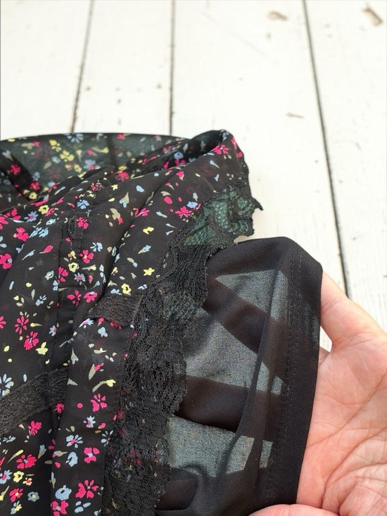 Decree Black Floral Lace Trim Tank Cami Boho Lightweight Medium - Picture 8 of 14